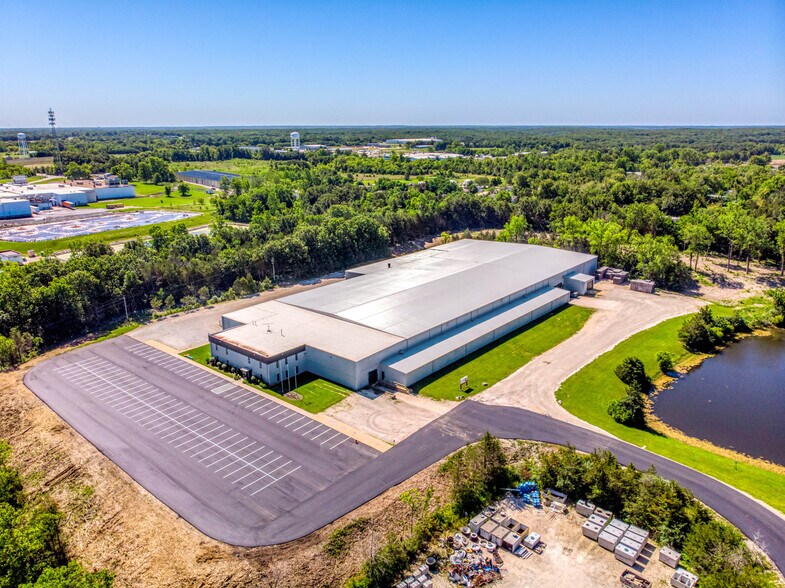 More Photos Of 1402 E Veterans Memorial Pky, Warrenton Manufacturing For Sale