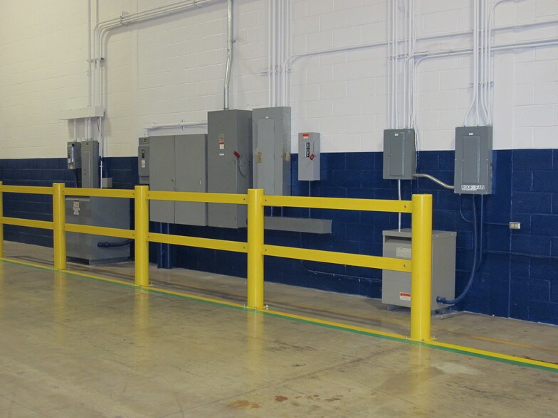 More Photos Of 1828 Freedom Rd, Lancaster Warehouse For Lease