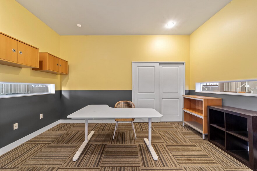 More Photos Of 1027 S Clinton Ave, Trenton Office For Sale