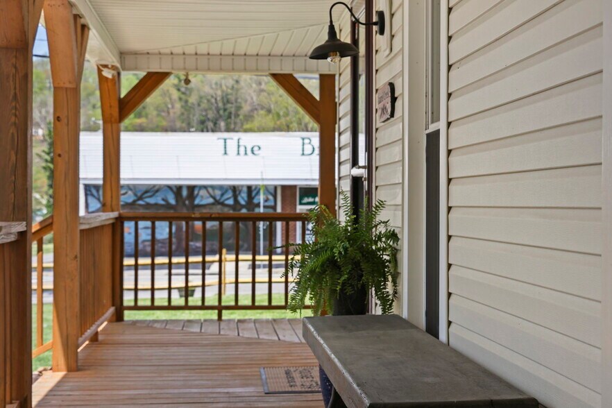 More Photos Of 100 S Railroad Ave, Damascus Apartments For Sale