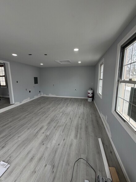 More Photos Of 13801 Brandywine Rd, Brandywine General Retail For Lease