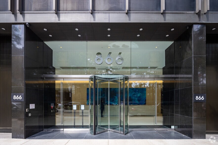 More Photos Of 866 United Nations Plz, New York Office For Lease