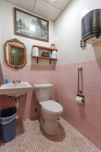 More Photos Of 109 W Lake St, Waupaca Healthcare For Sale