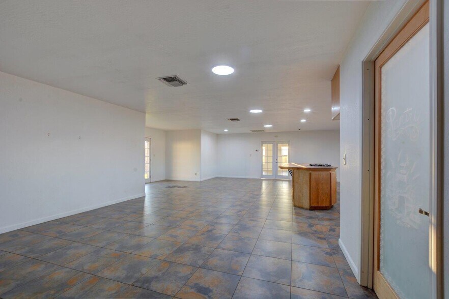 More Photos Of 6804 Agate Rd, White City Flex For Sale