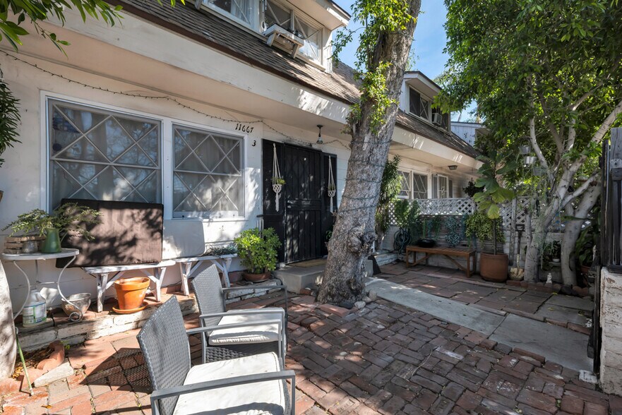 More Photos Of 11667 Burbank Blvd, North Hollywood Apartments For Sale