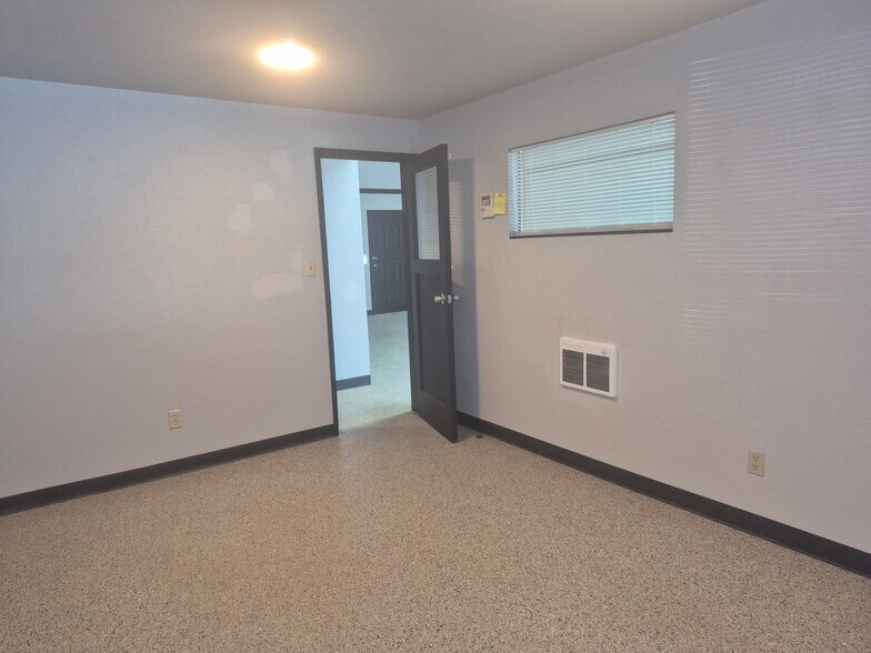 More Photos Of 23403 Mountain Hwy, Spanaway Service For Lease