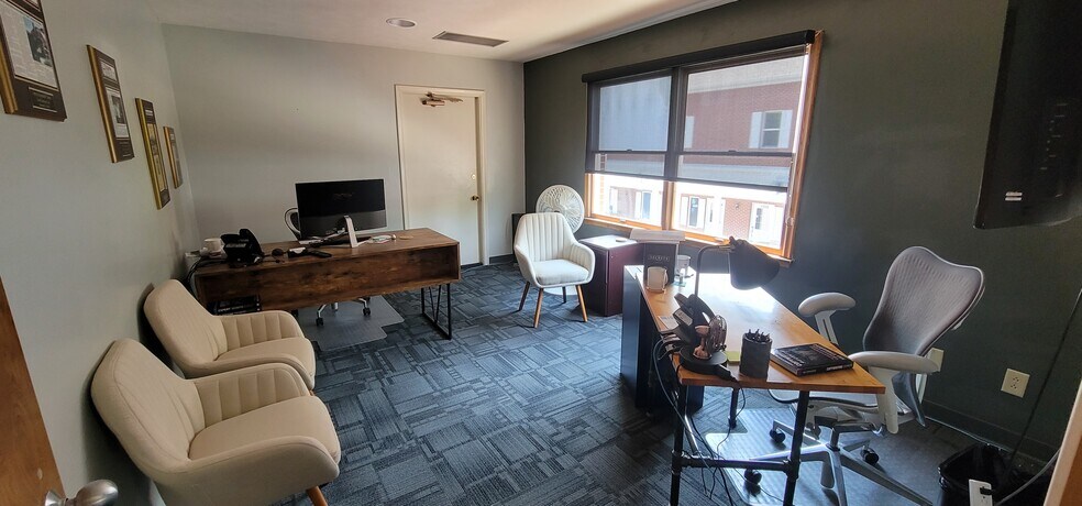 More Photos Of 1314 Galvin Rd S, Bellevue General Retail For Lease