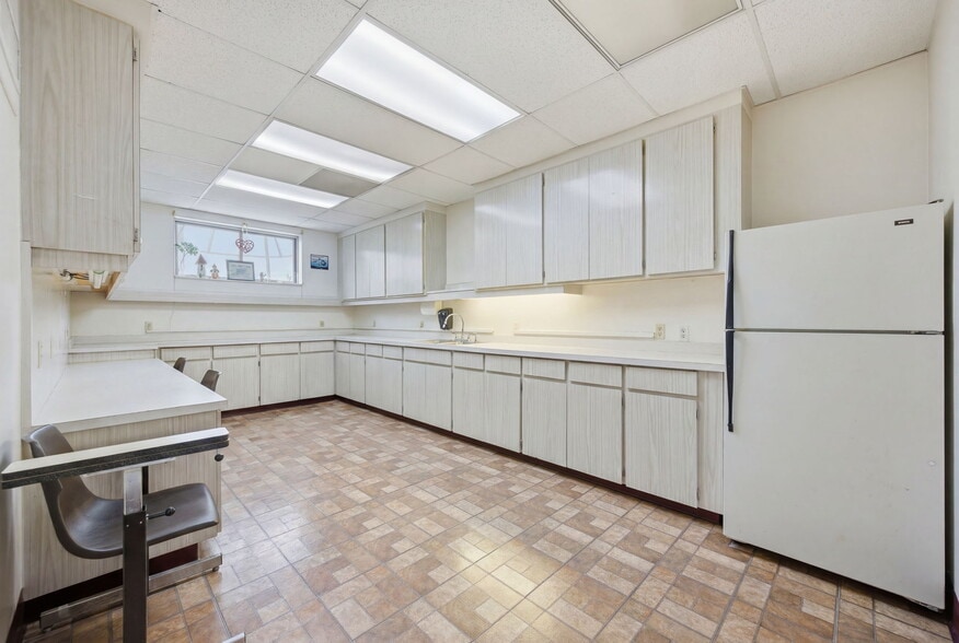 More Photos Of 1811 Bayshore Gardens Pky, Bradenton Medical For Sale