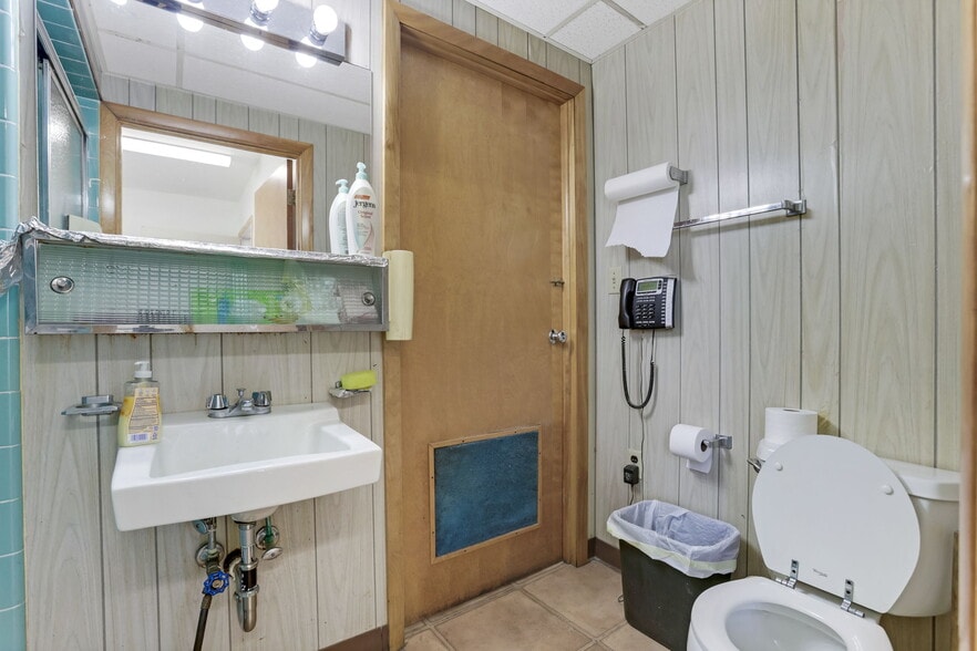 More Photos Of 2591 Harrison Rd, Columbus Warehouse For Sale