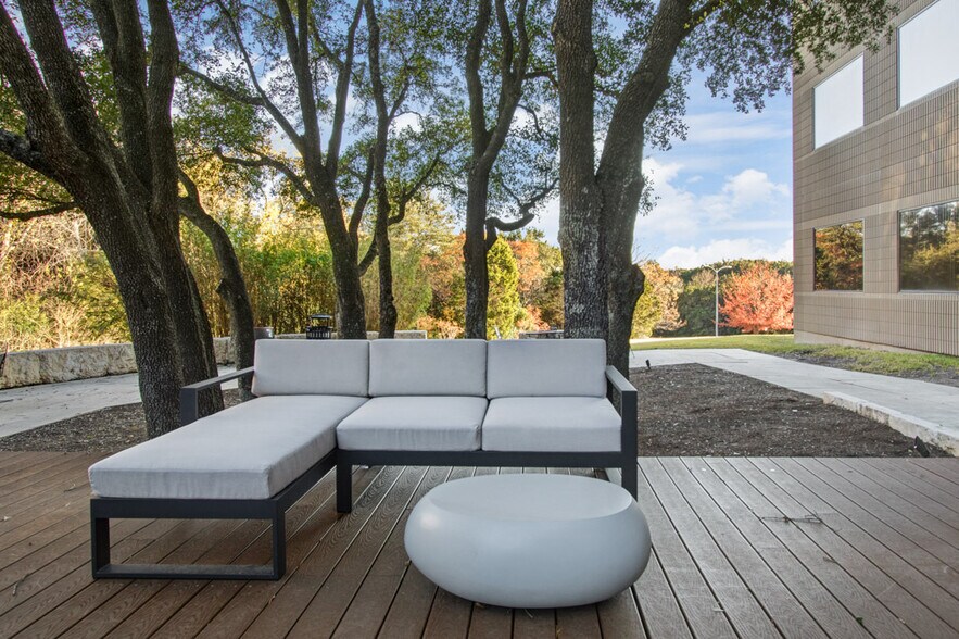 More Photos Of 6504 Bridgepoint Pky, Austin Office For Lease