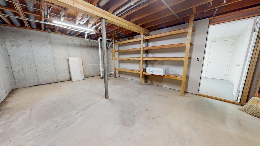 More Photos Of 392 Howard St, Willard Office For Sale