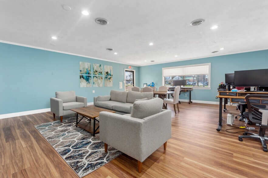 More Photos Of 134 S Main St, Columbia Drugstore For Sale