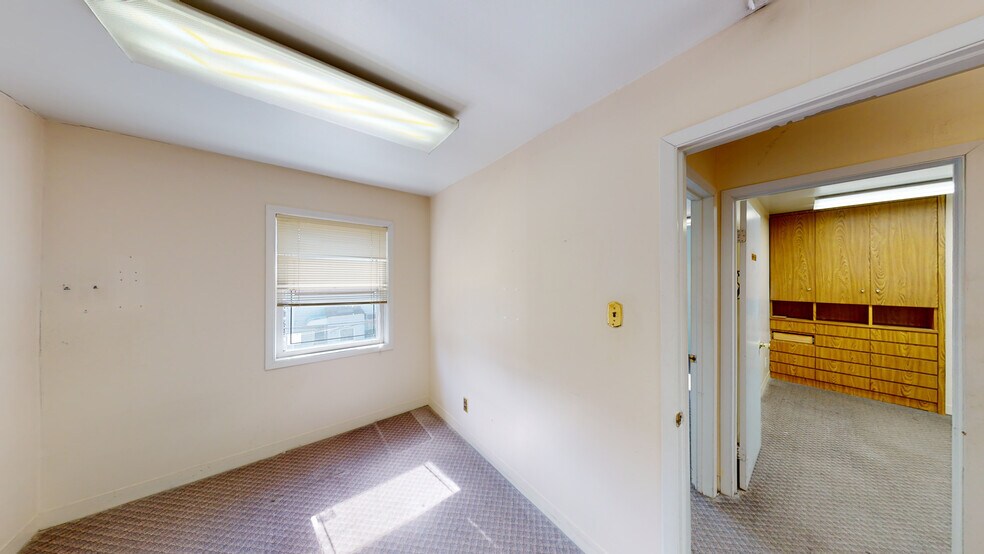 More Photos Of 7606 7th Ave, Brooklyn Office For Lease