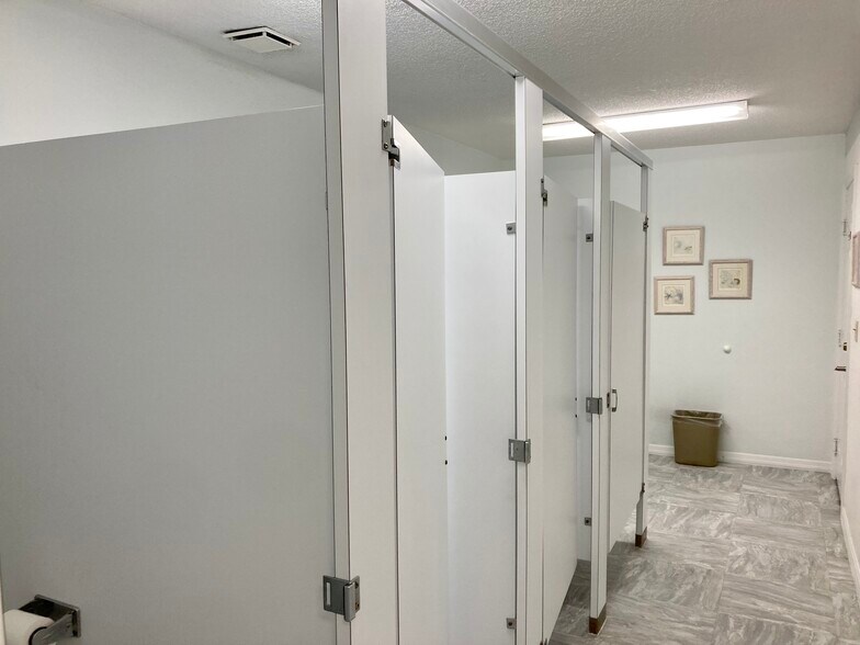 More Photos Of 435 S Ridgewood Ave, Daytona Beach Office For Sale