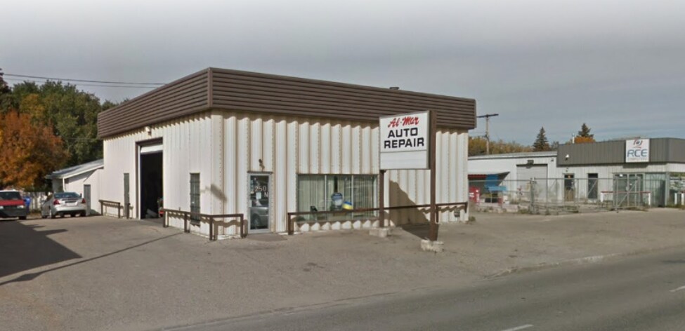 Primary Photo Of 250 Winnipeg St N, Regina Auto Repair For Sale