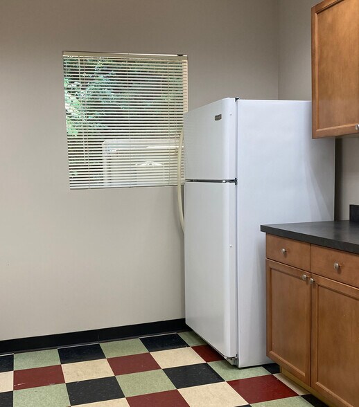 More Photos Of 30 Perimeter Park Dr, Atlanta Office For Lease