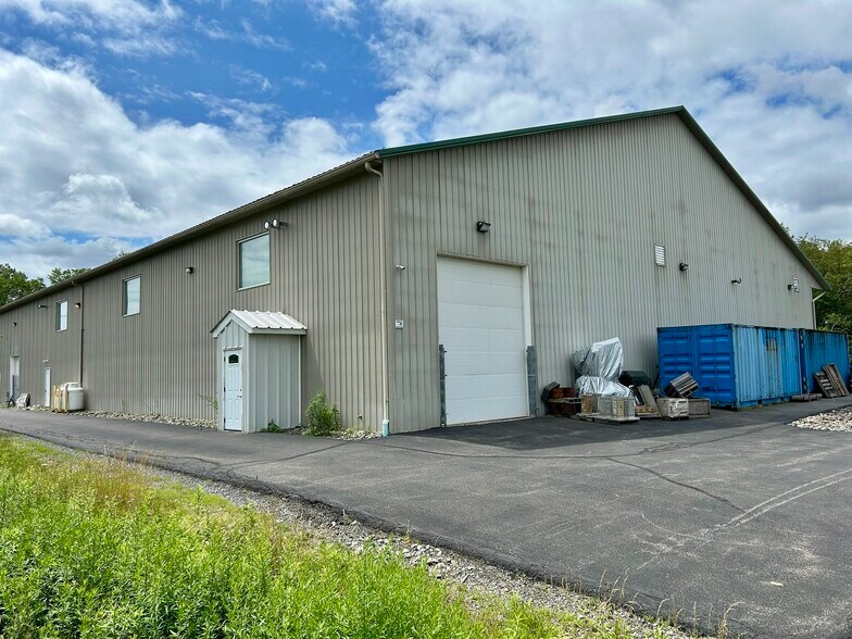 More Photos Of 137 Market Way, Mount Pocono Warehouse For Lease
