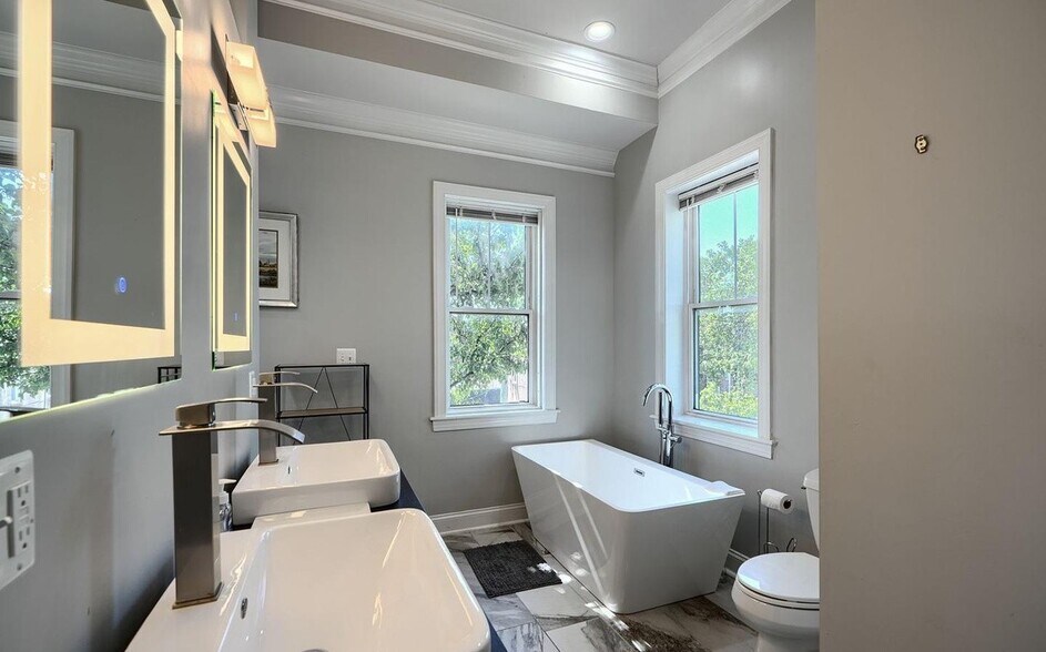 More Photos Of 635 E Fort Ave, Baltimore Specialty For Sale