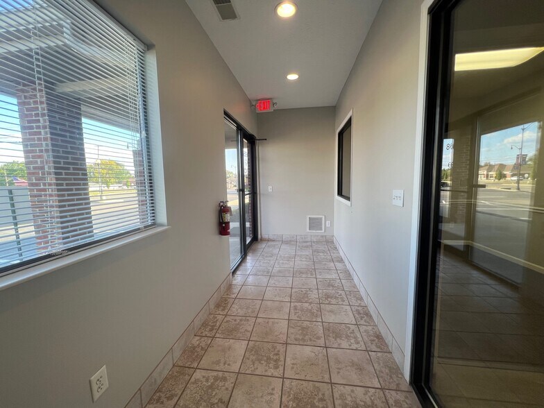 More Photos Of 8605 N Dixie Dr, Dayton Office For Lease