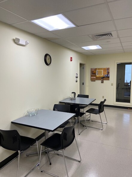 More Photos Of 323 Garfield St S, Parkland Apartments For Lease