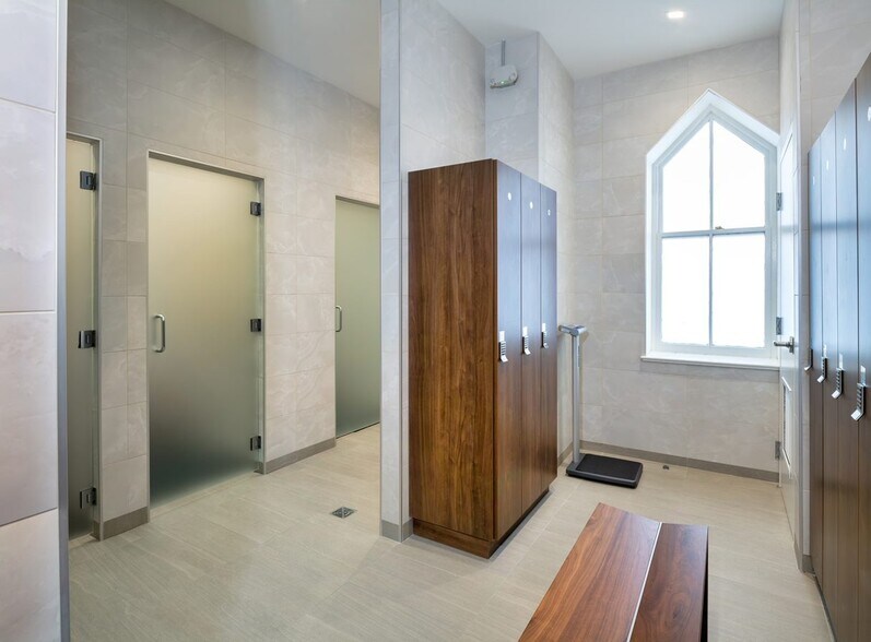 More Photos Of 2000 Pennsylvania Ave NW, Washington Office For Lease