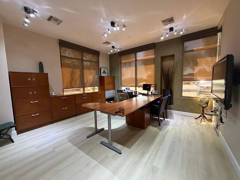 More Photos Of 7336 E Deer Valley Rd, Scottsdale Office For Sale