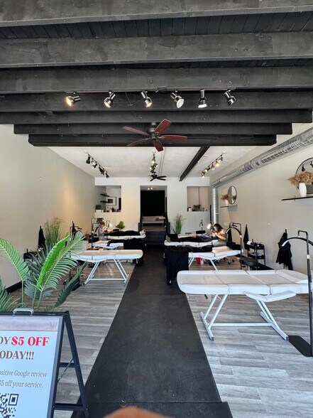 More Photos Of 2725-2729 Hennepin Ave, Minneapolis Storefront For Lease