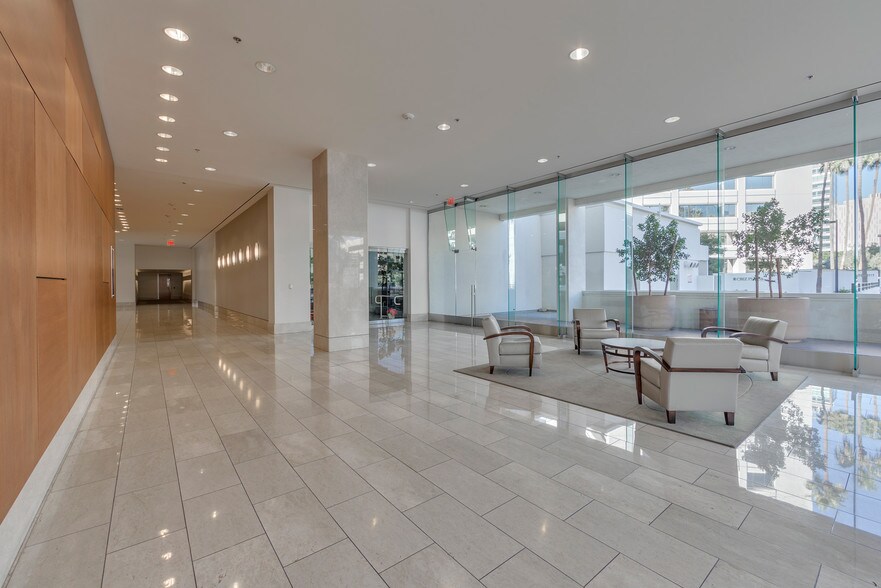 More Photos Of 3033 N Central Ave, Phoenix Office For Sale