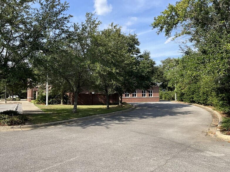 More Photos Of 5784 Chumuckla Hwy, Pace Freestanding For Sale