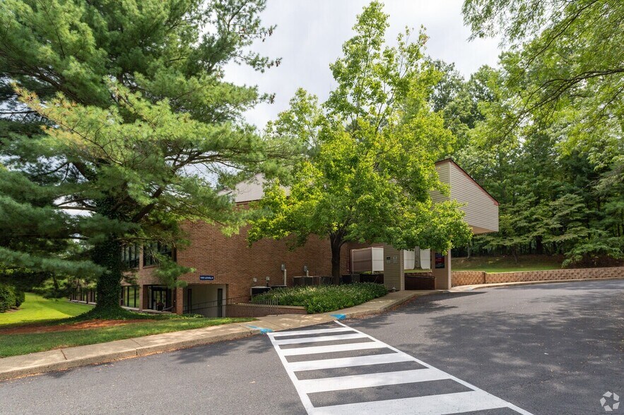 More Photos Of 800 W State St, Doylestown Office For Lease