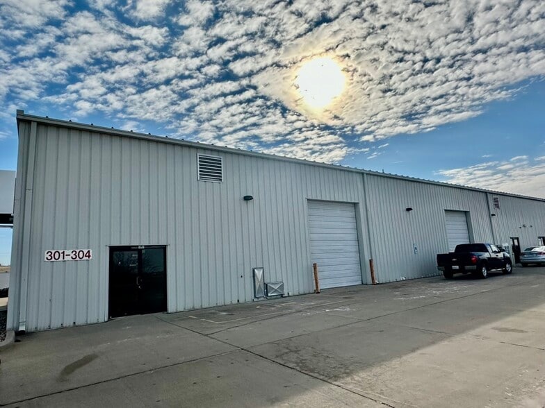 More Photos Of 3 Quest Dr, Bloomington Warehouse For Lease