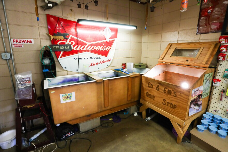 More Photos Of 1242 Elks Lake Rd, Hattiesburg Service Station For Sale