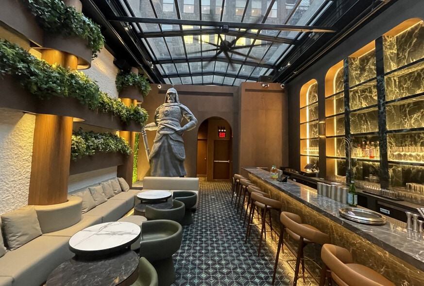 More Photos Of 21 W 35th St, New York Restaurant For Sale
