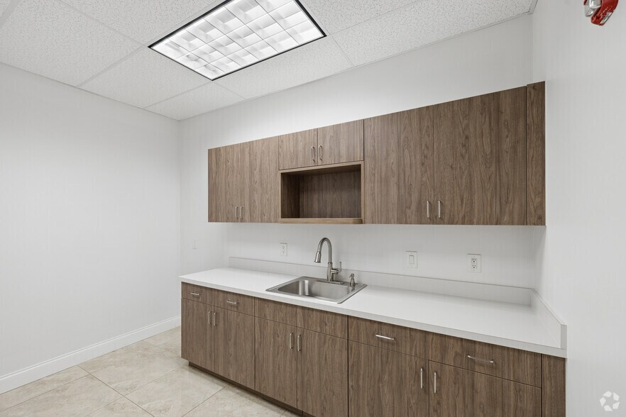 More Photos Of 600 Hillsboro Technology Dr, Deerfield Beach Unknown For Lease
