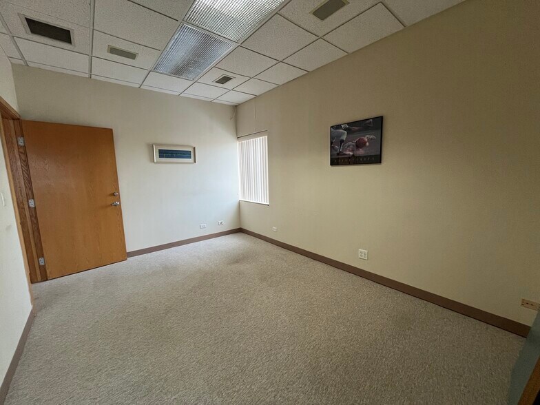 More Photos Of 919 N Plum Grove Rd, Schaumburg Office For Sale
