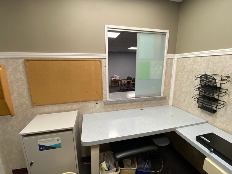 More Photos Of 404 W Rolla Rd, Salem Office For Sale