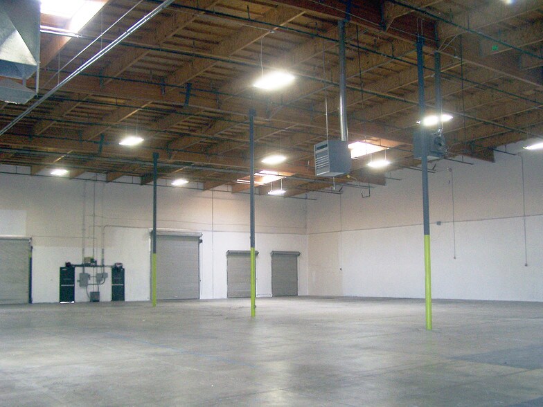 More Photos Of 12135 Esther Lama Dr, El Paso Warehouse For Lease