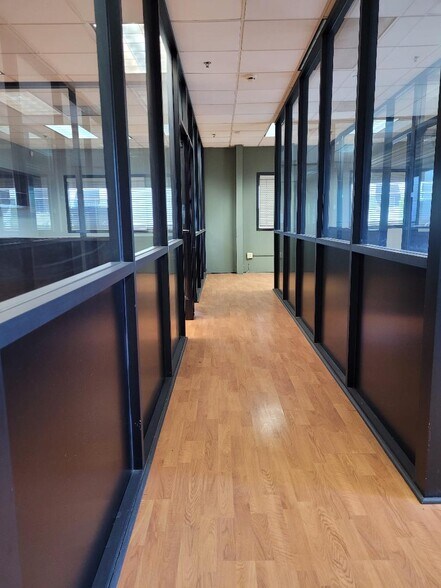 More Photos Of 1009-1033 Brooks St, Ontario Warehouse For Lease