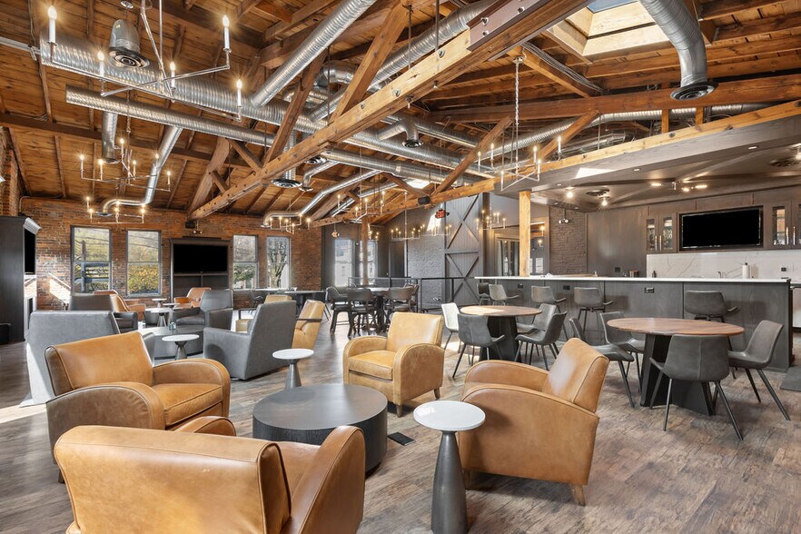 More Photos Of 17 E Brickel St, Columbus General Retail For Sale