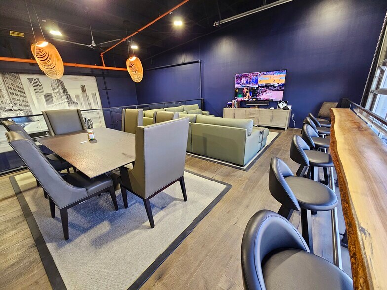 More Photos Of 104 E Speed Way, Pontiac Parking Garage For Sale