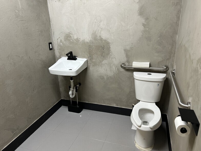 More Photos Of 4300 S Highway 27, Clermont Storefront Retail Office For Lease