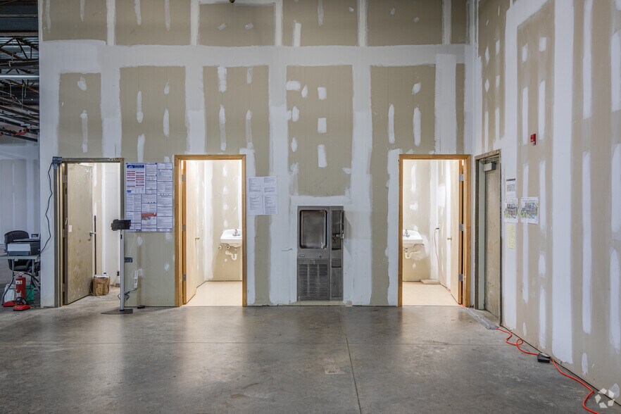 More Photos Of 11275 W Broad St, Glen Allen Unknown For Lease