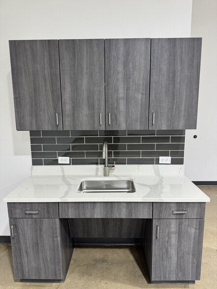 More Photos Of 4746 Memphis St, Dallas Light Distribution For Lease