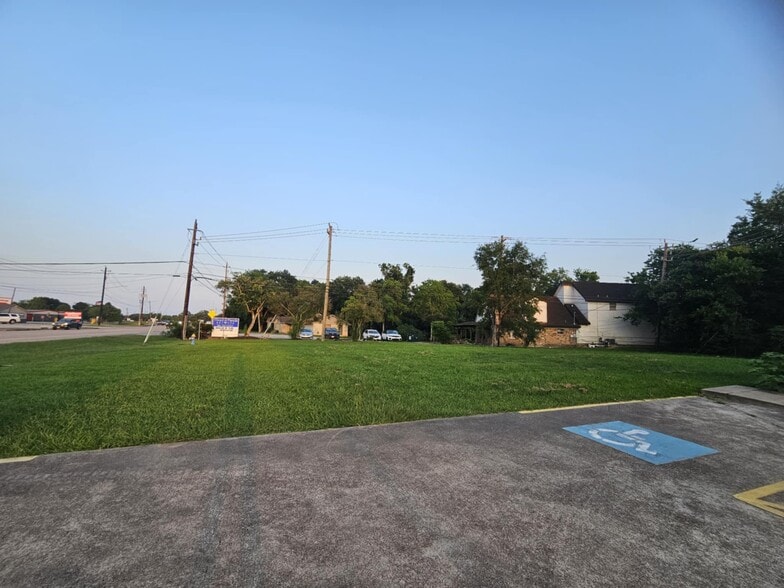 More Photos Of 2008 Broadway St, Pearland Land For Sale