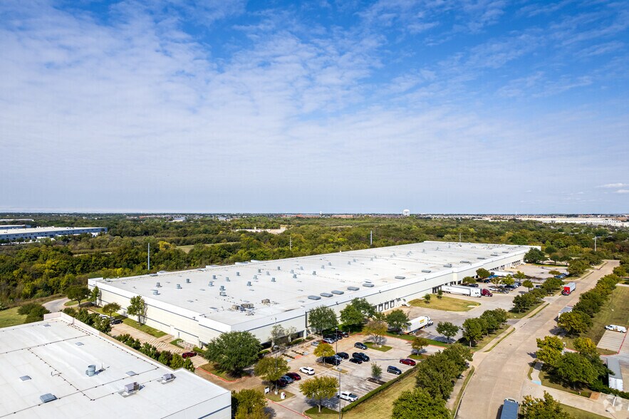 More Photos Of 4255 Patriot Dr, Grapevine Warehouse For Lease