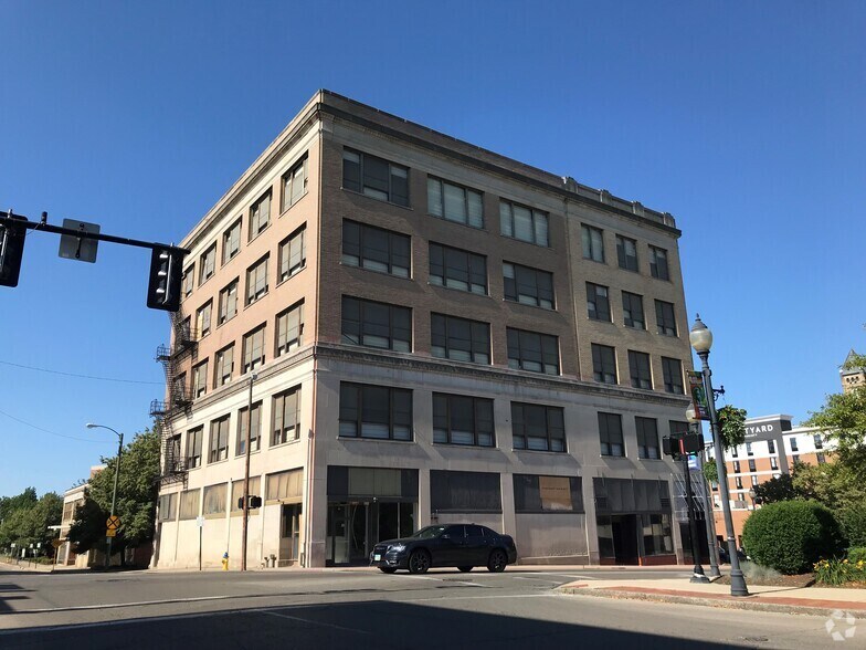 More Photos Of 31 E High St, Springfield Apartments For Lease