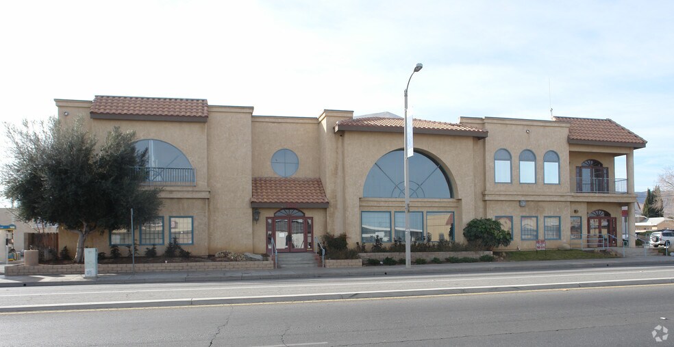 More Photos Of 950 E Palmdale Blvd, Palmdale Loft Creative Space For Sale
