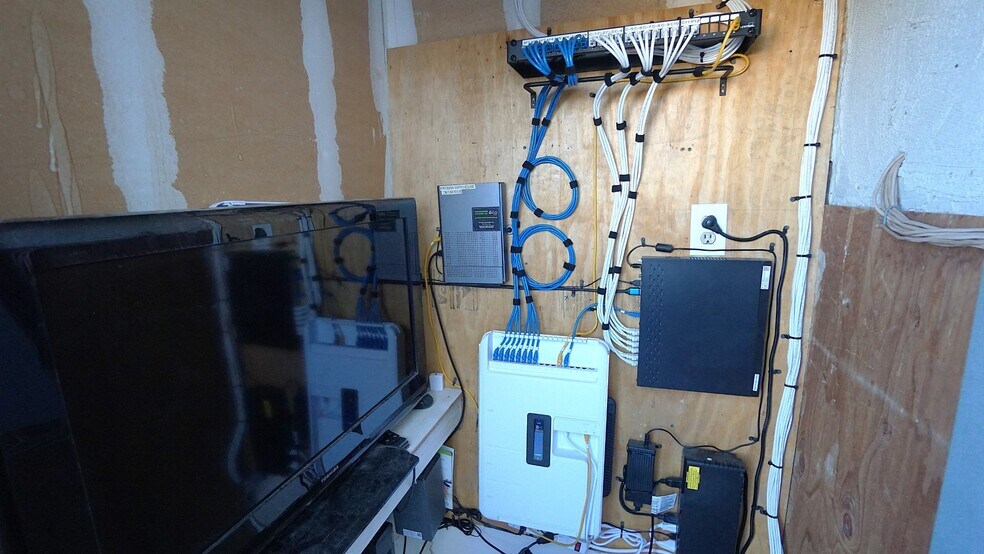More Photos Of 4030 Stockton Hill Rd, Kingman Light Distribution For Sale