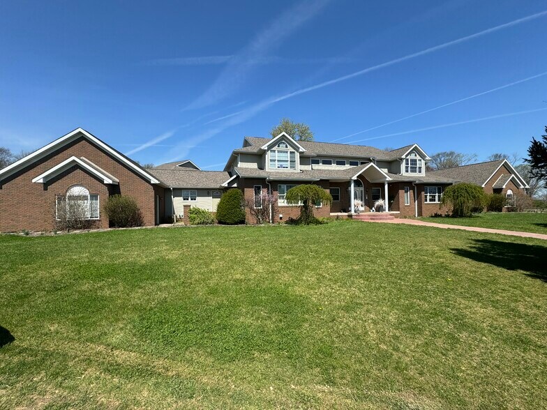 Primary Photo Of 1173 Manchester Ave SW, North Lawrence Office Residential For Sale