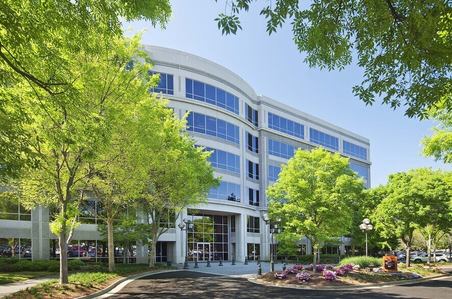 More Photos Of 1150 Sanctuary Pky, Alpharetta Unknown For Lease